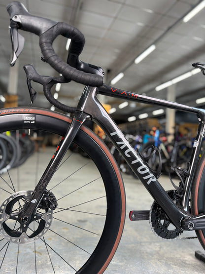 Factor O2 VAM Di2 Carbon Racefiets