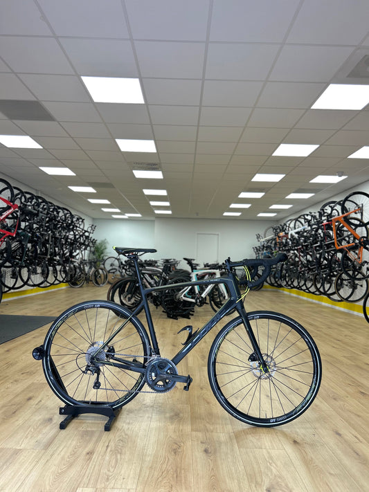 Cube Attain Carbon Disc Racefiets
