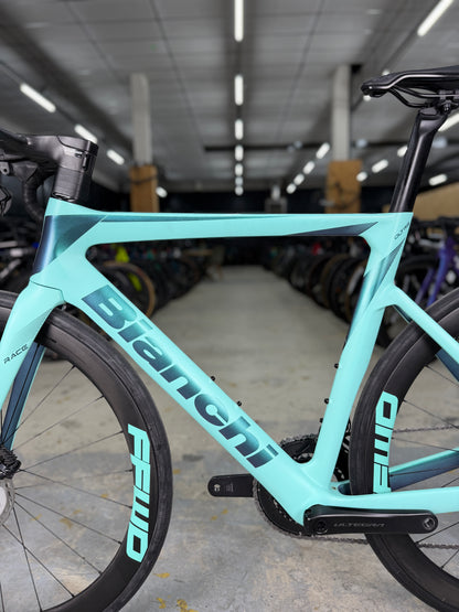 Bianchi Oltre Race Di2 Carbon Road Bike