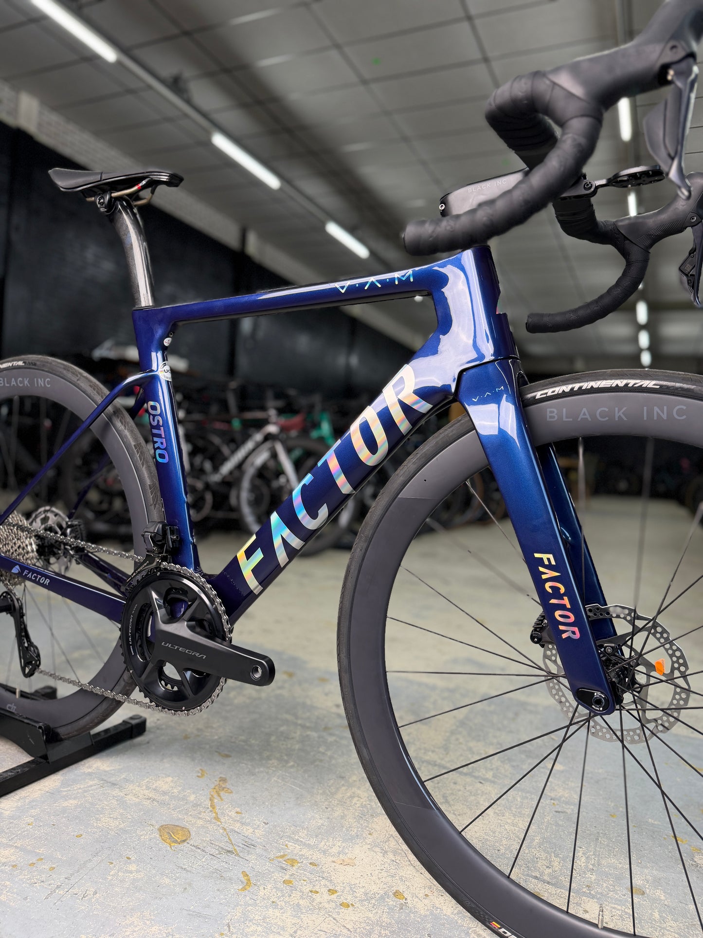 NIEUW Factor Ostro VAM Di2 Carbon Racefiets