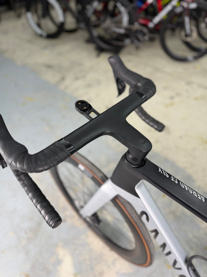 300km Canyon Aeroad CF SLX Di2 Carbon Racefiets