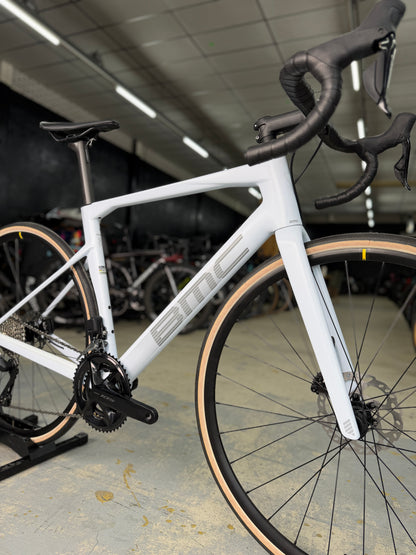 NIEUW BMC Roadmachine Four Di2 Carbon Racefiets