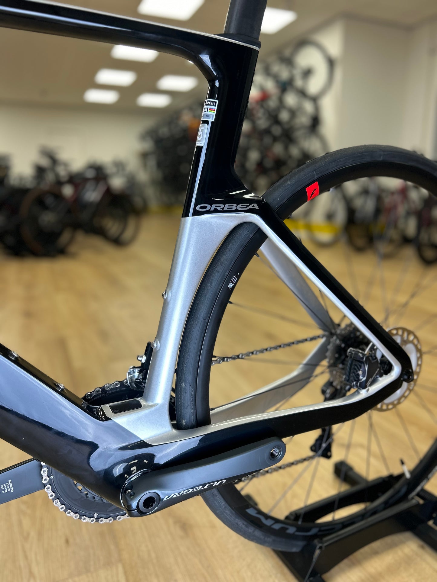 Showroom Orbea Orca Aero Carbon Disc Racefiets