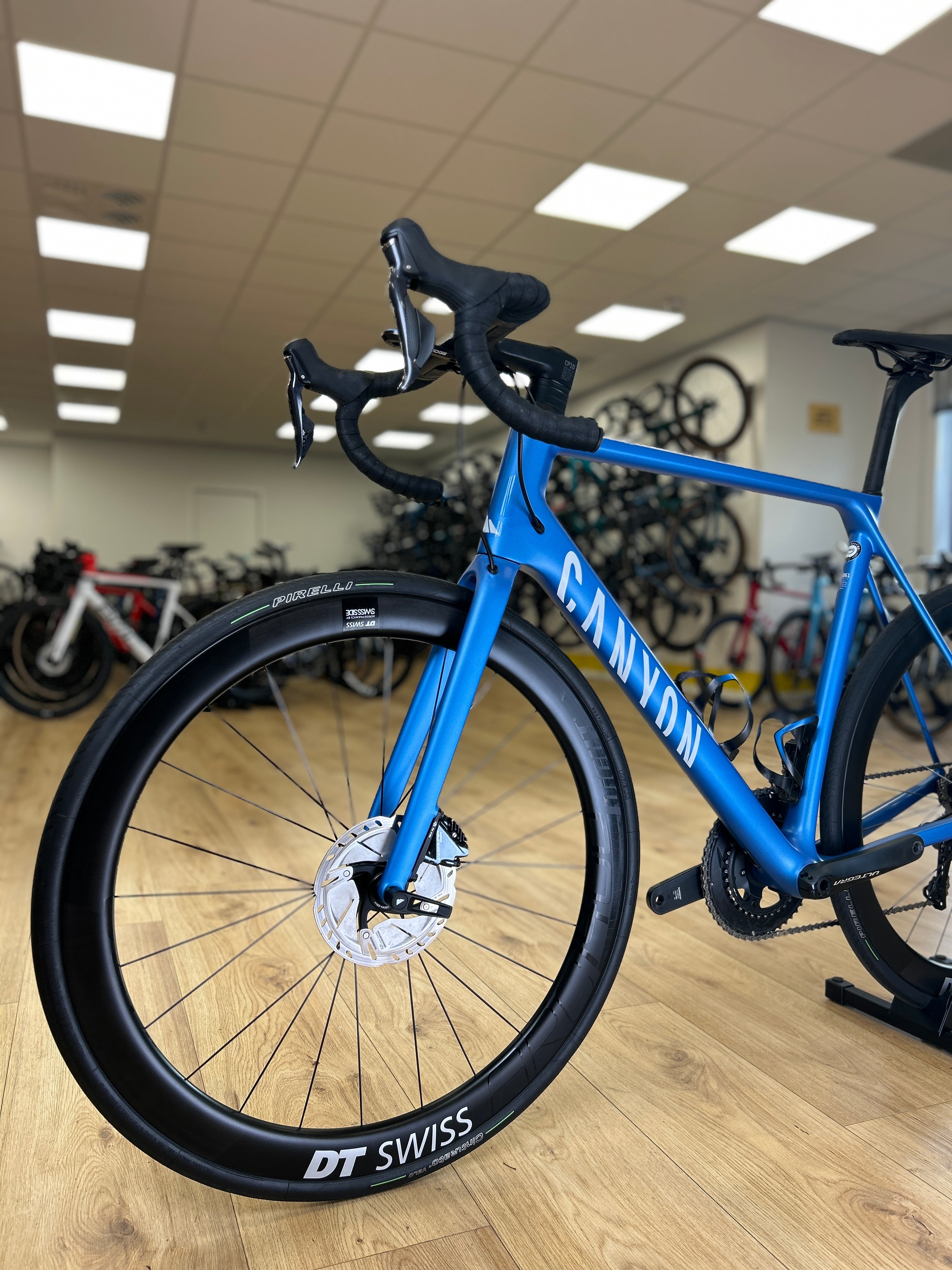 Canyon Ultimate CF SL Disc Di2 Carbon Racefiets – Racefiets013