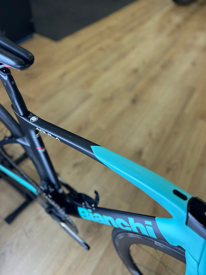 Bianchi Aquila CV Di2 Carbon Racefiets
