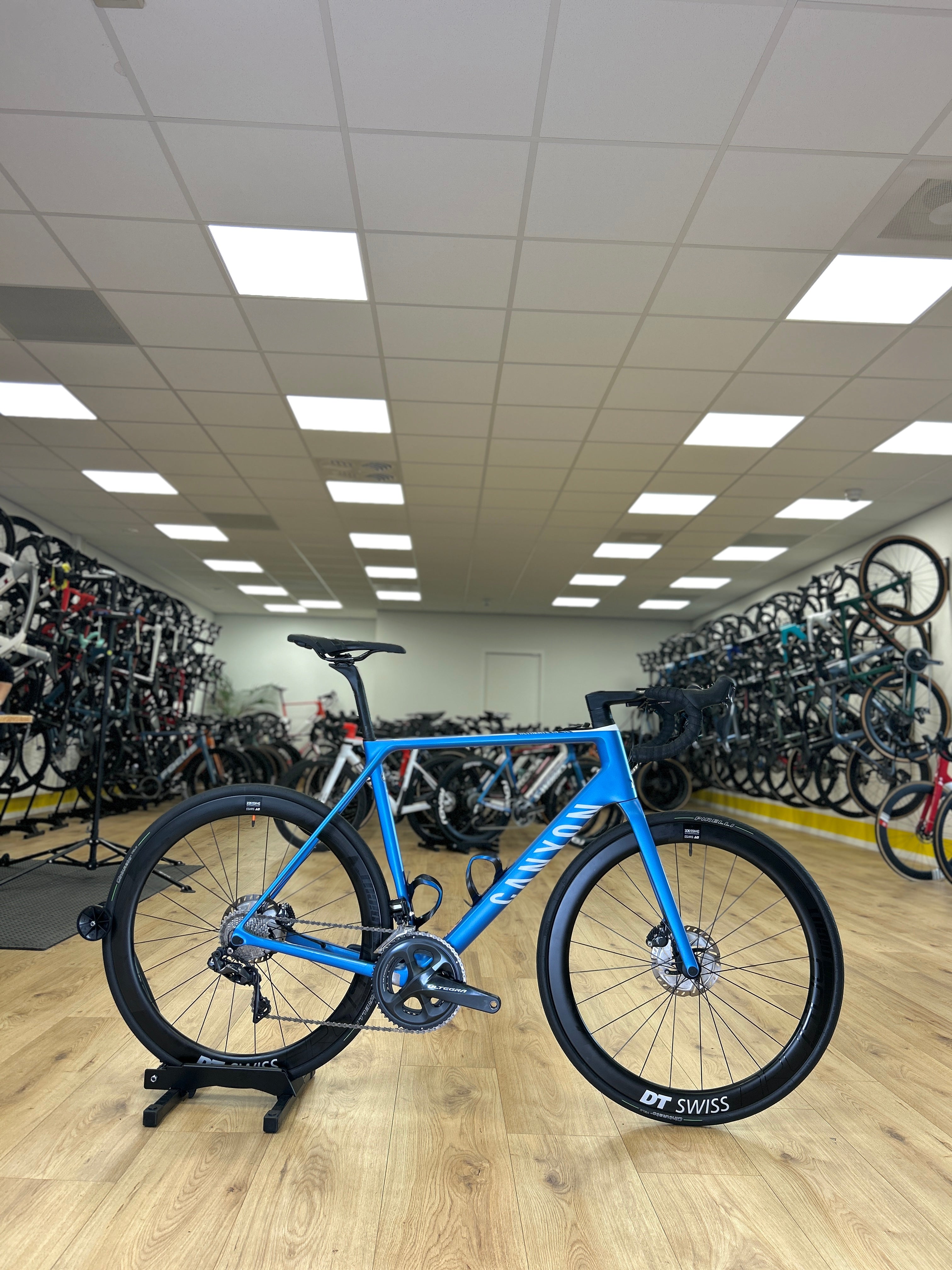 Canyon Ultimate CF SL Disc Di2 Carbon Racefiets – Racefiets013