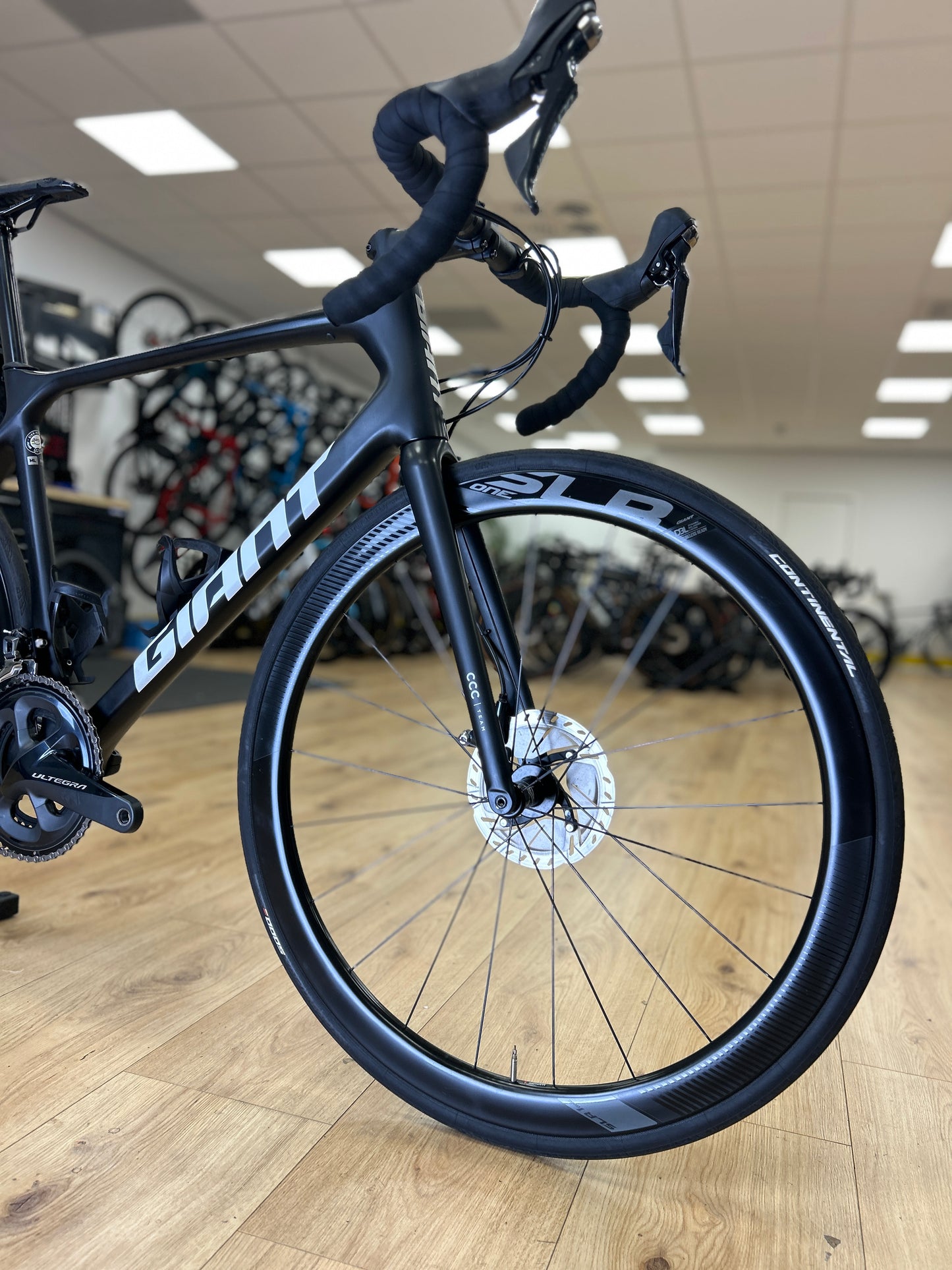Giant TCR Disc Team CCC Carbon Racefiets