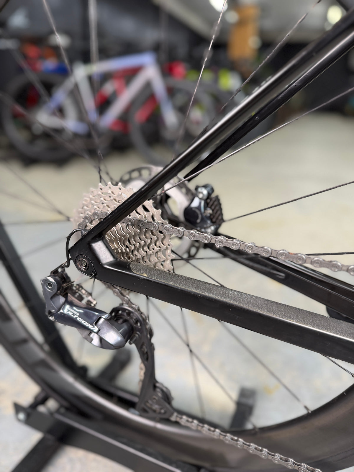 BMC Roadmachine 02 ONE Di2 Carbon Racefiets