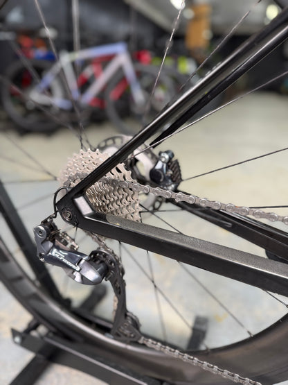 BMC Roadmachine 02 ONE Di2 Carbon Racefiets