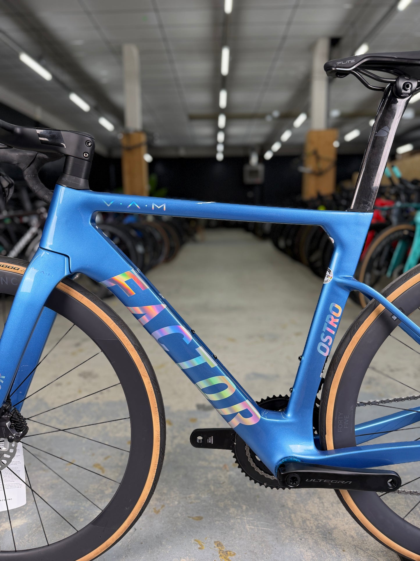 NIEUW Factor Ostro VAM Di2 Carbon Racefiets
