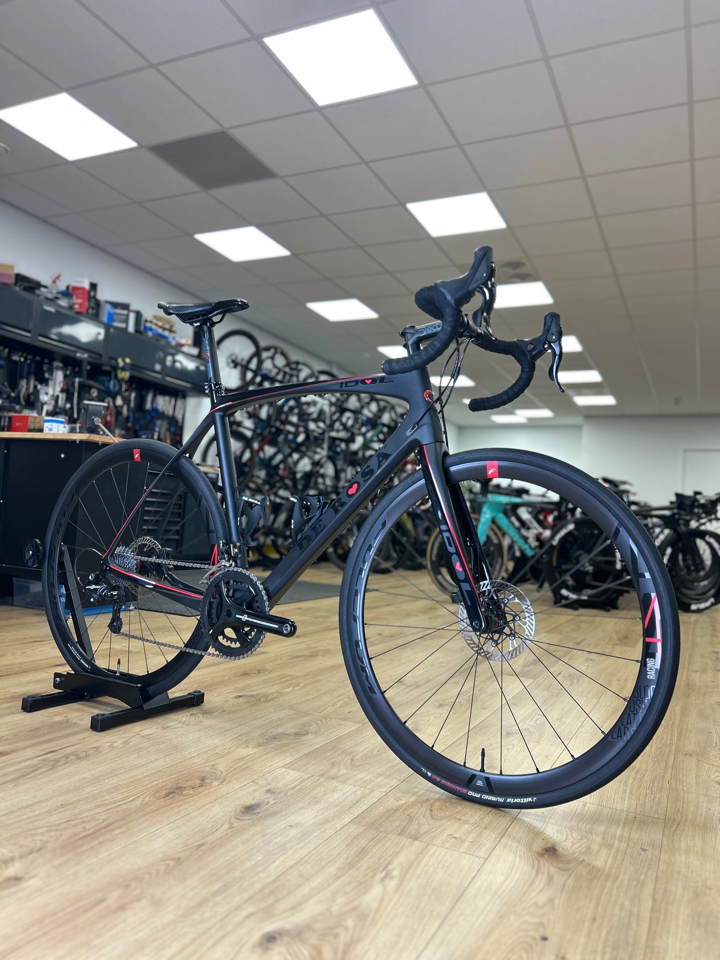 The Rosa Idol Carbon Racing Bike