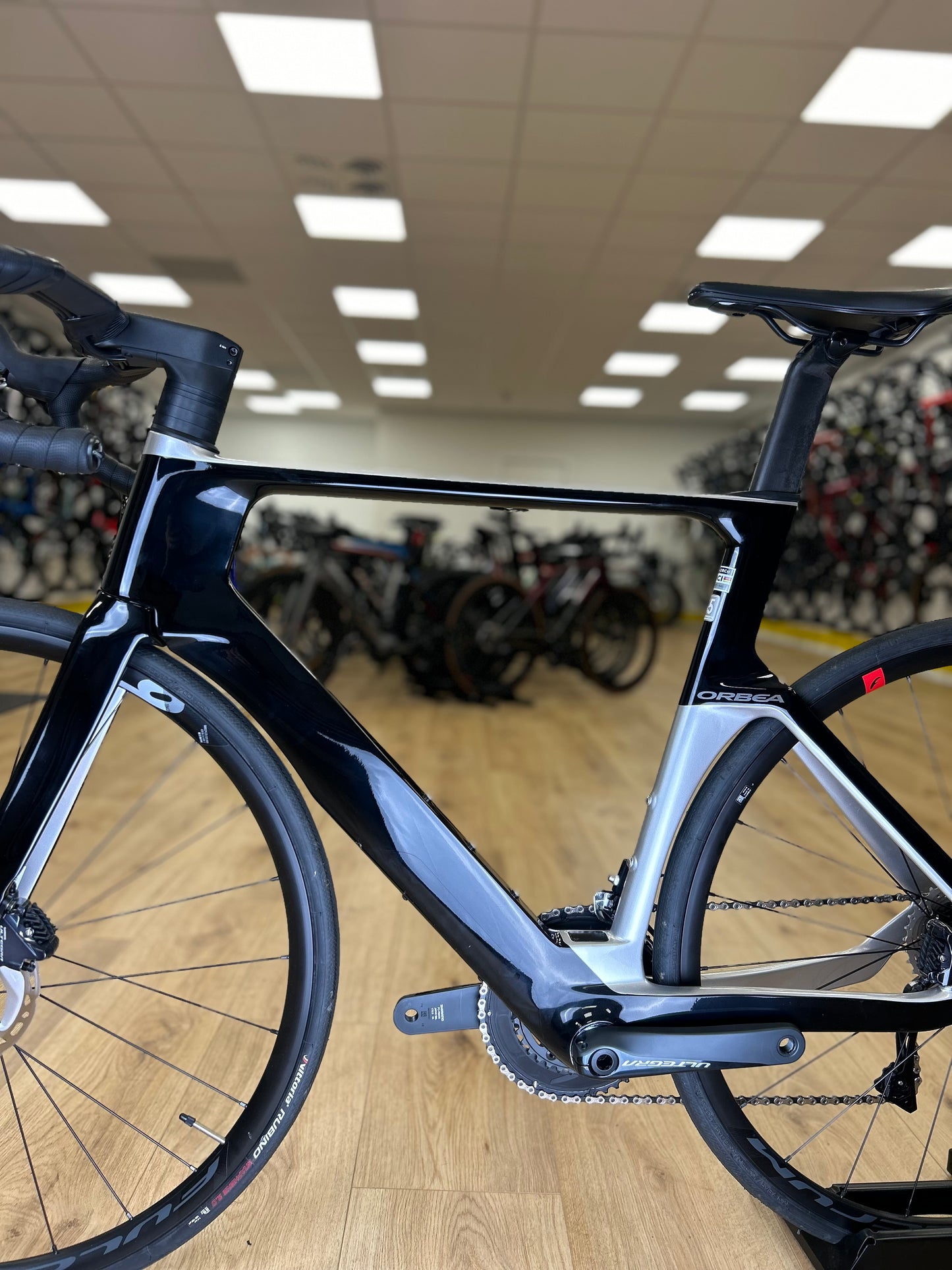 Showroom Orbea Orca Aero Carbon Disc Racefiets