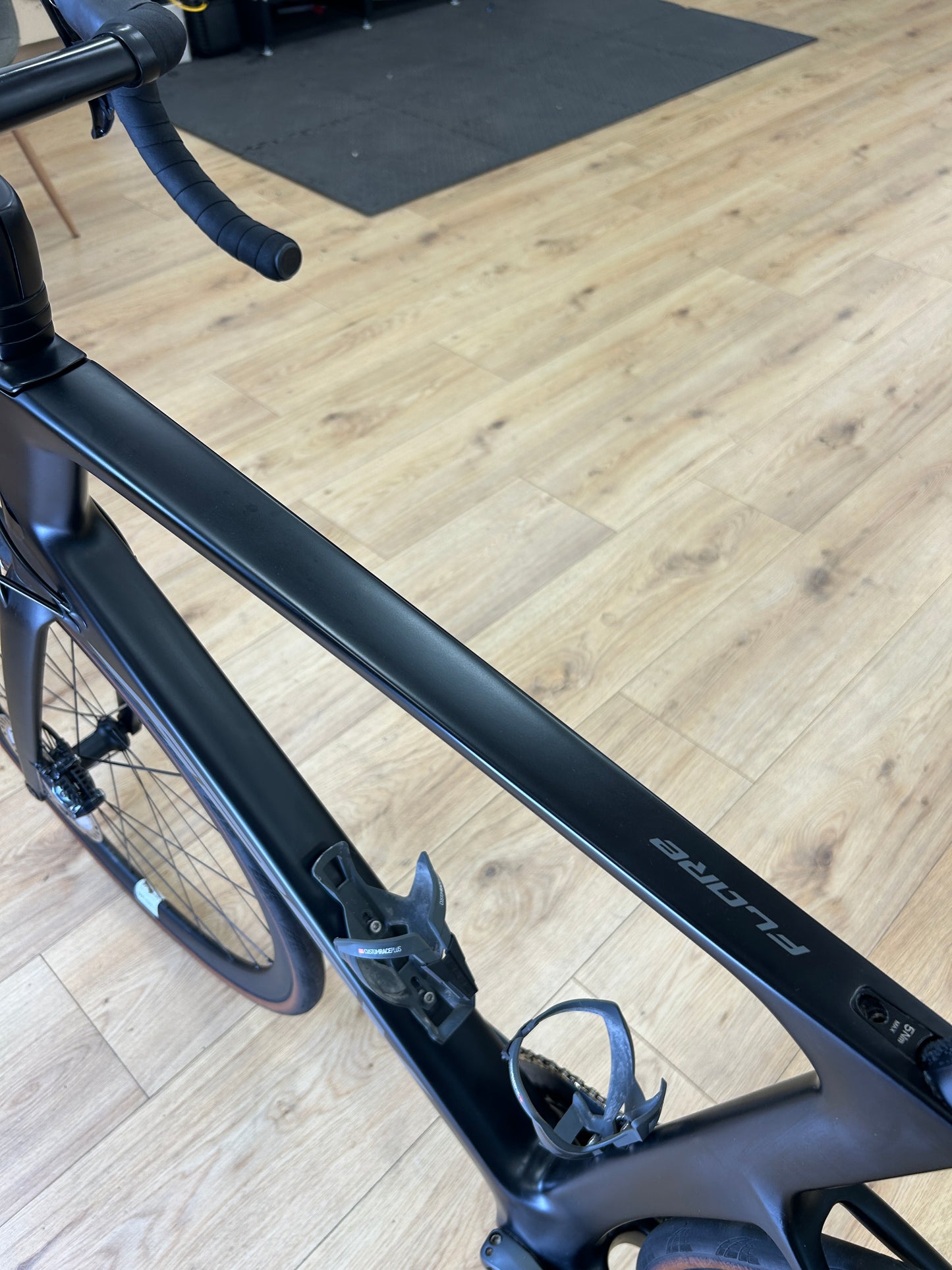 Apex Flare Carbon Racefiets