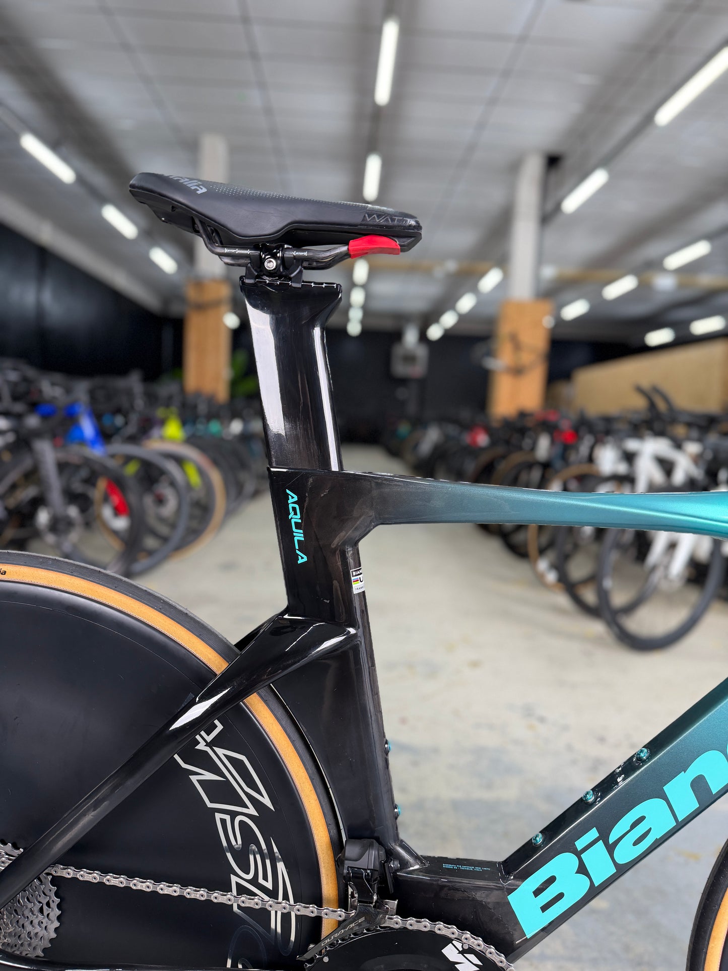 Bianchi Aquila RC Disc Di2 Carbon Racefiets