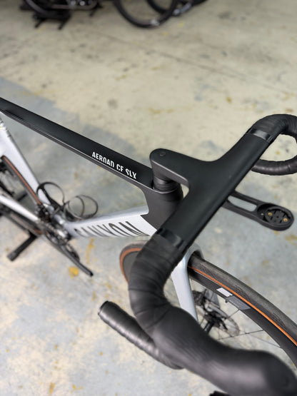 300km Canyon Aeroad CF SLX Di2 Carbon Racefiets