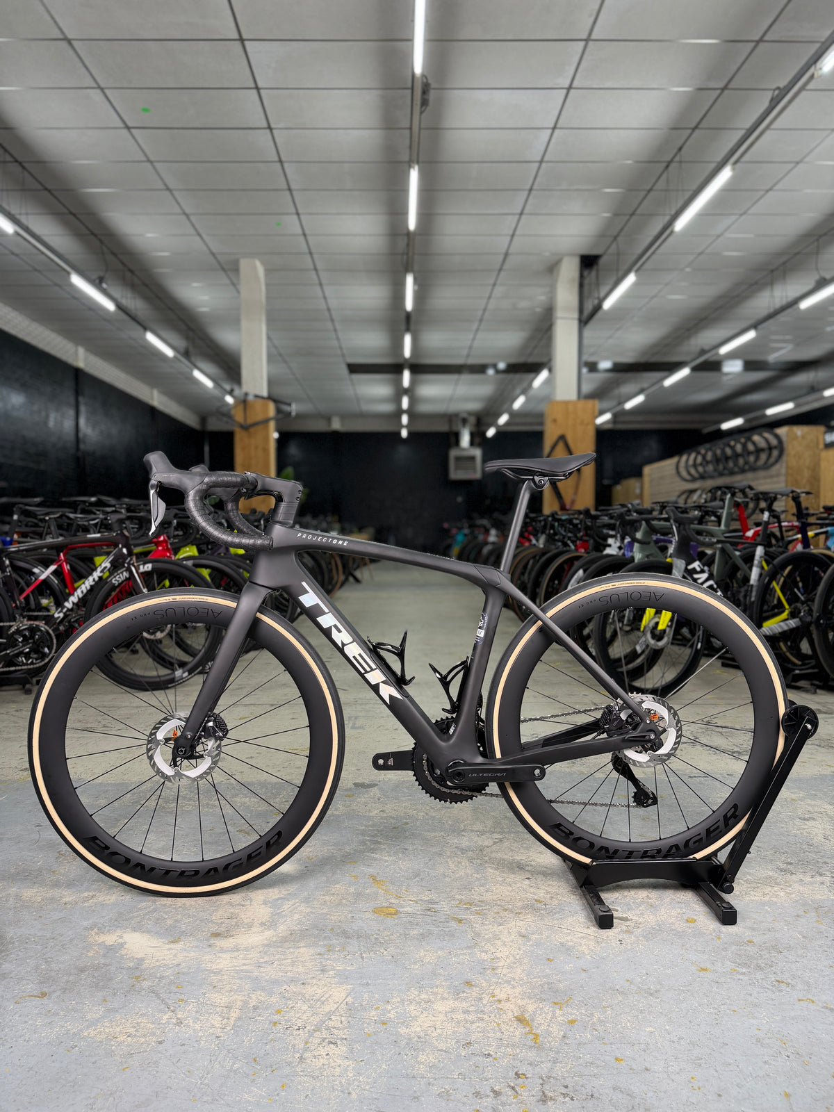 SHOWROOM Trek Domane SLR Di2 Carbon Racefiets
