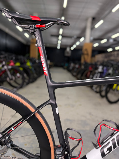 Giant Defy SL Di2 Carbon Road Bike