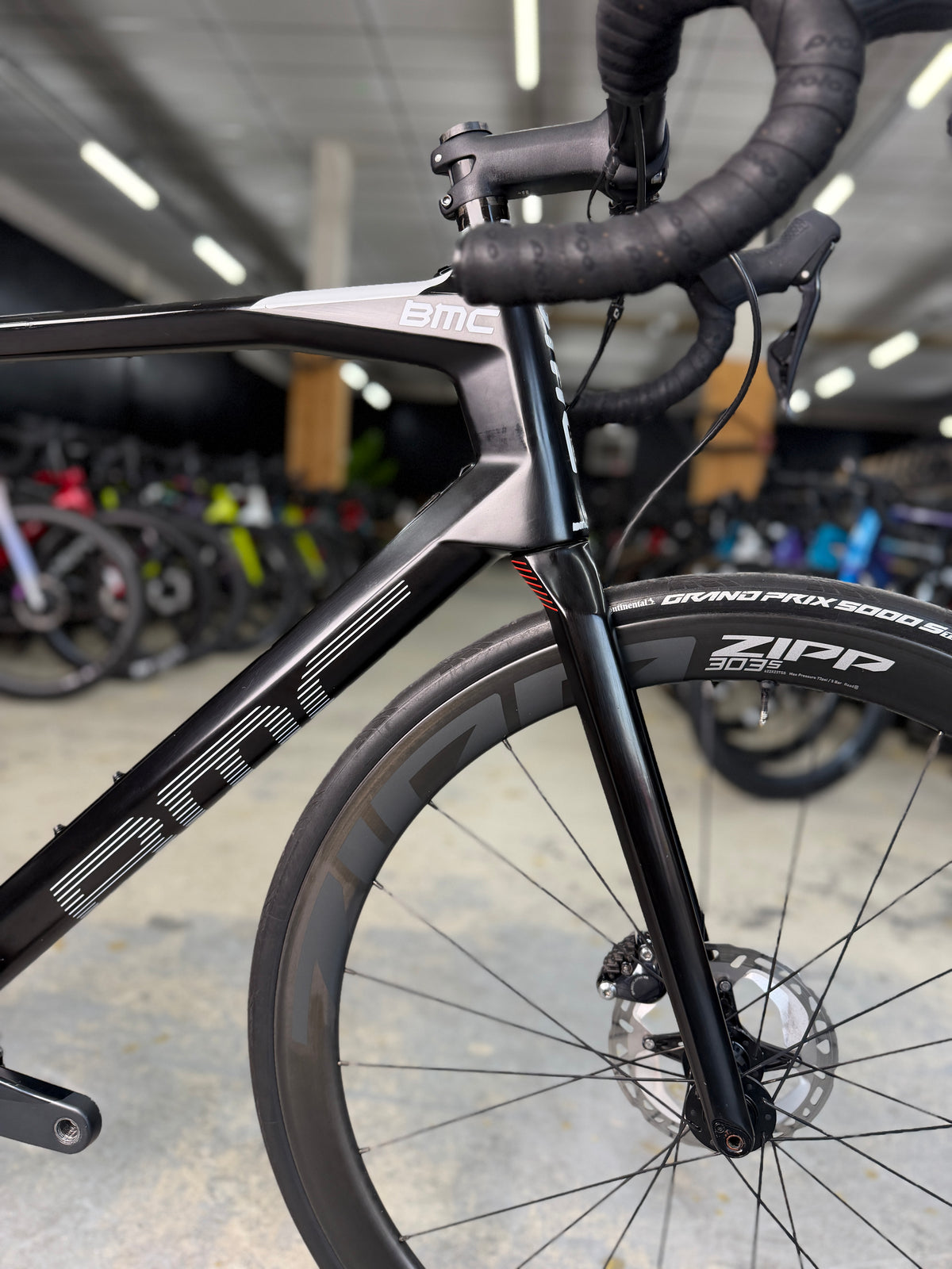 BMC Roadmachine 02 ONE Di2 Carbon Racefiets