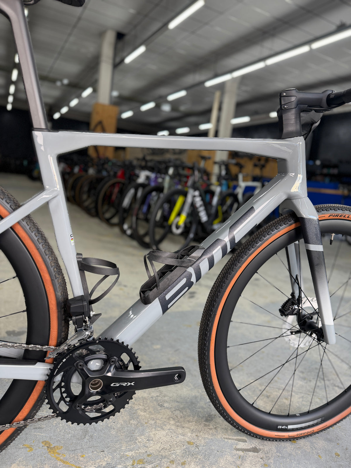 NIEUW BMC Kaius 01 THREE Di2 Gravel Fiets