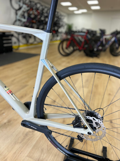 NEW - BMC Road Machine Carbon Disc Racefiets