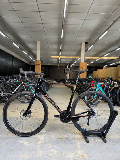 Giant Defy Advanced Di2 Carbon Racefiets
