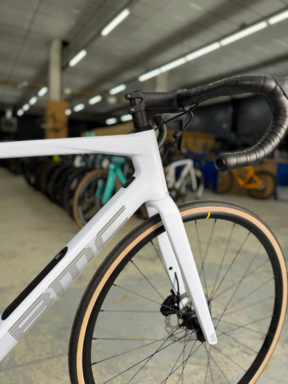 NIEUW BMC Roadmachine Four Di2 Carbon Racefiets