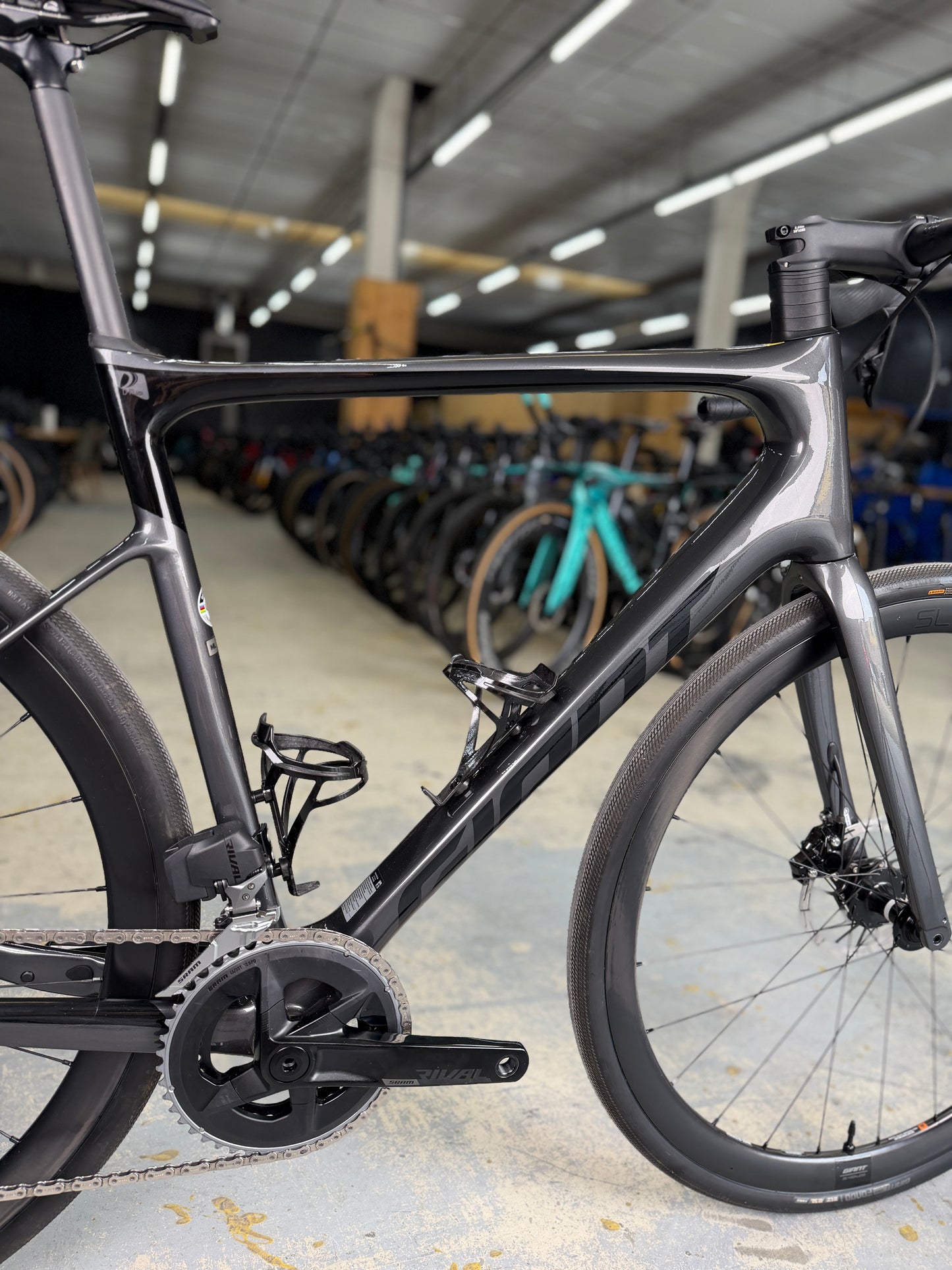 Giant Defy Advanced Pro AXS Carbon Racefiets