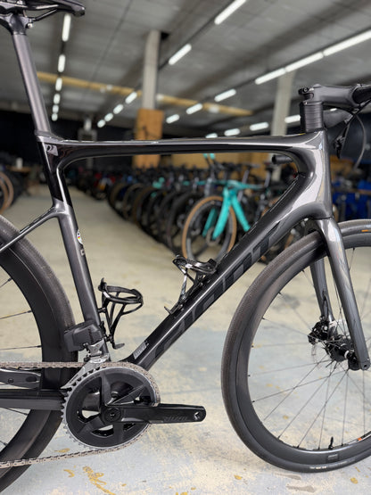 Giant Defy Advanced Pro AXS Carbon Racefiets