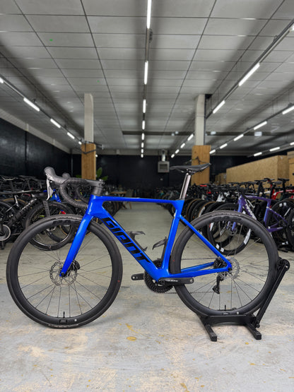 Giant Propel Advanced 2 Carbon Road Bike