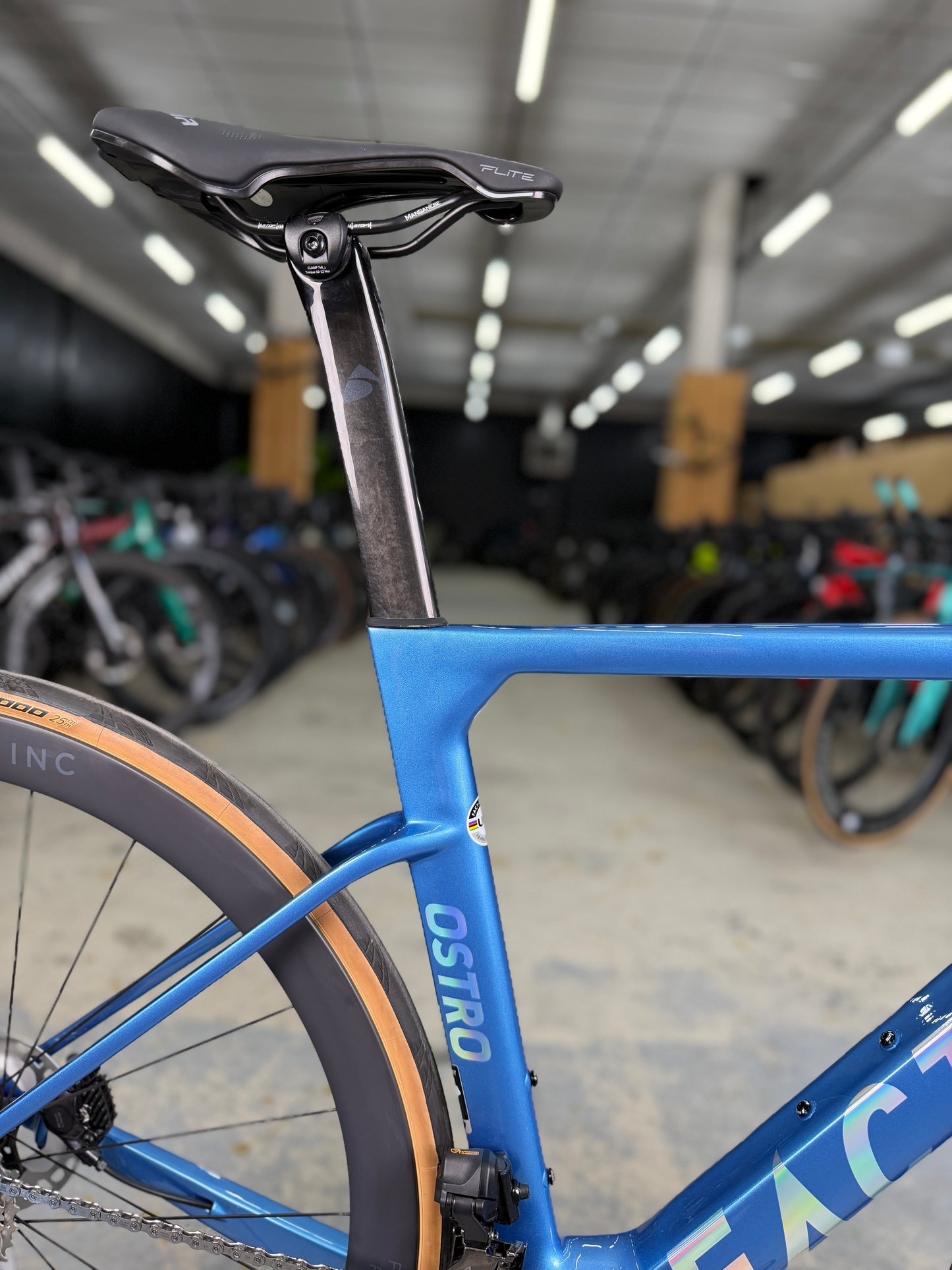NIEUW Factor Ostro VAM Di2 Carbon Racefiets