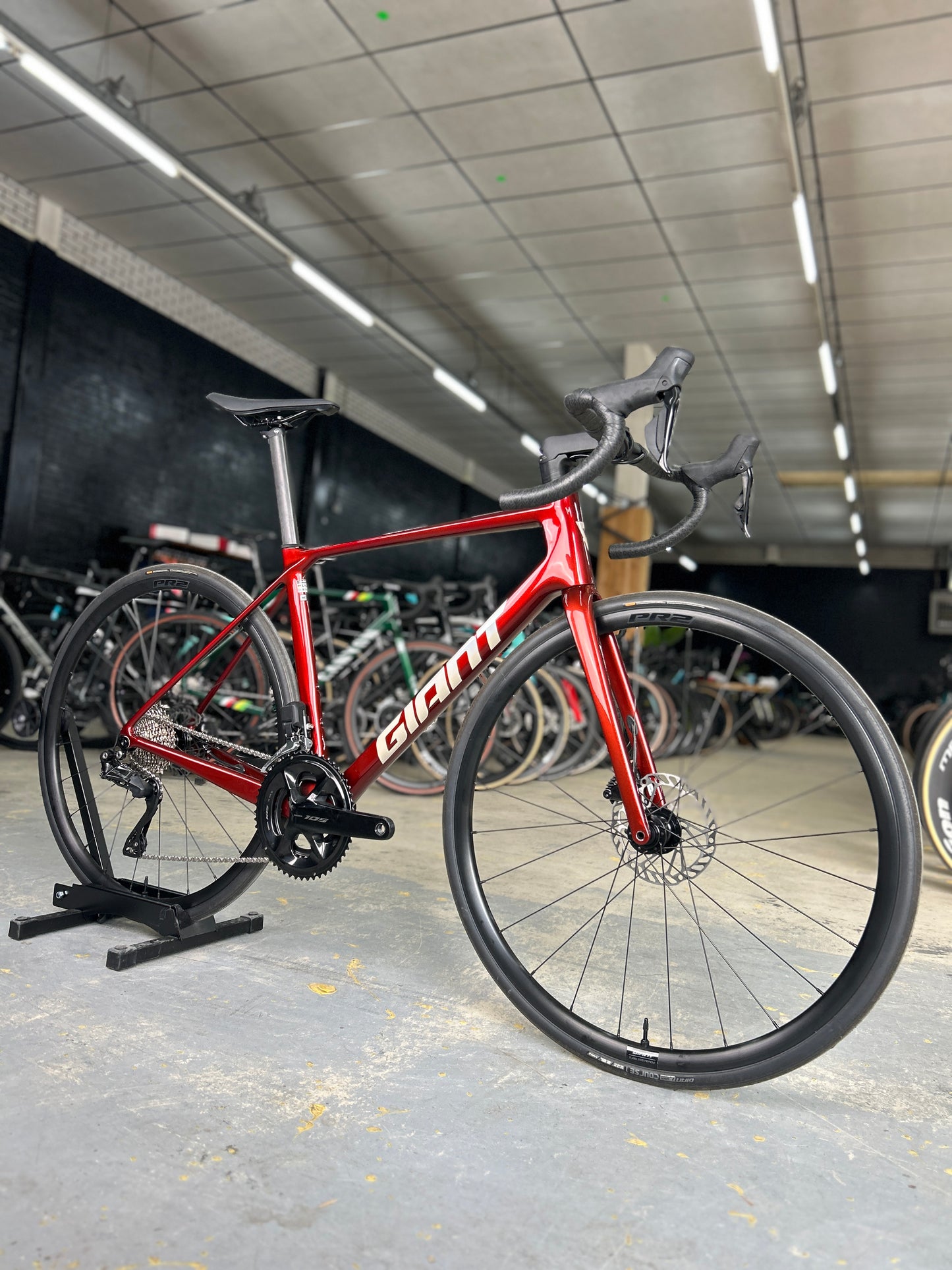 Showroom Model Giant TCR Advanced 1 Di2 Carbon Road Bike