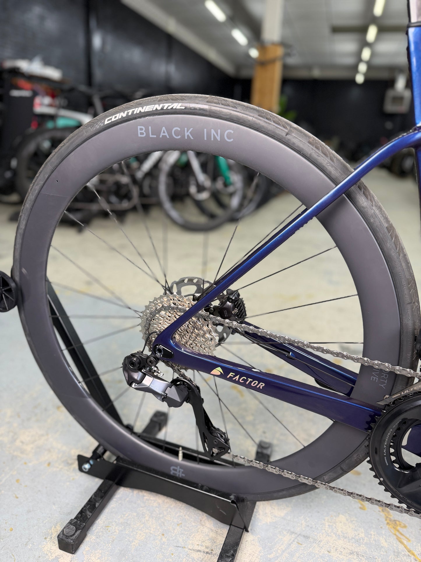 NIEUW Factor Ostro VAM Di2 Carbon Racefiets