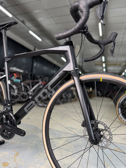 NIEUW BMC Roadmachine Four Di2 Carbon Racefiets