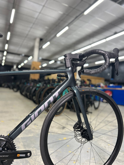 NEW Giant TCR Advanced Di2 Carbon Road Bike