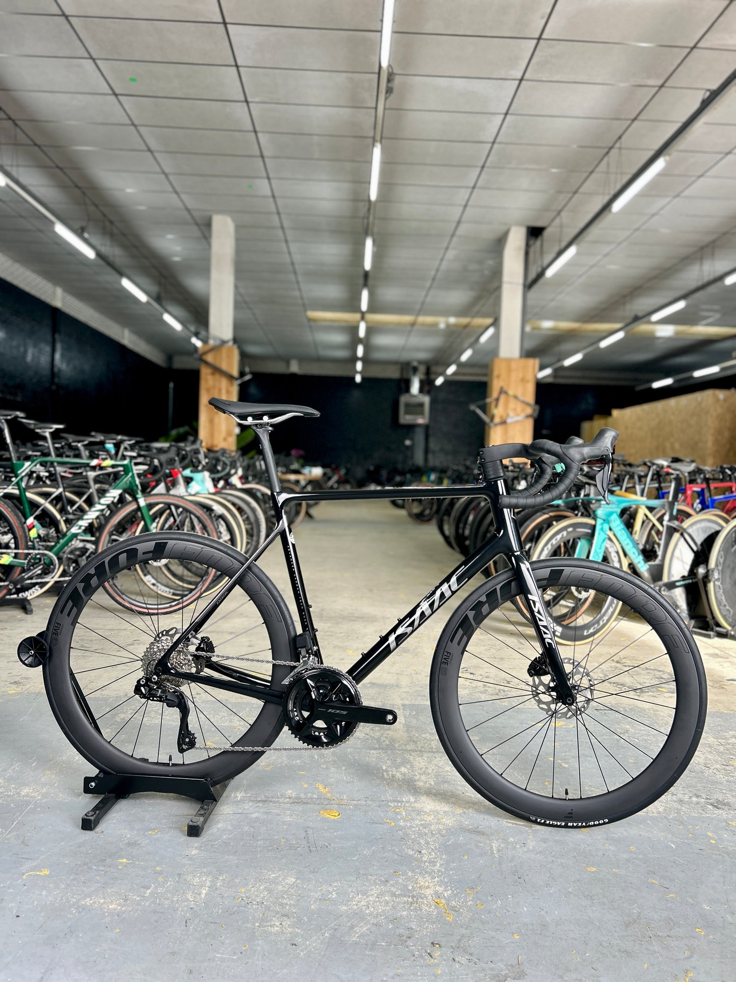 NEW Isaac Element Di2 Carbon Road Bike