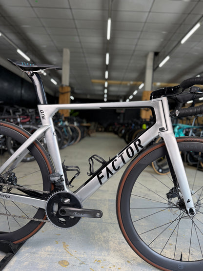 Factor ONE AXS Carbon Racefiets