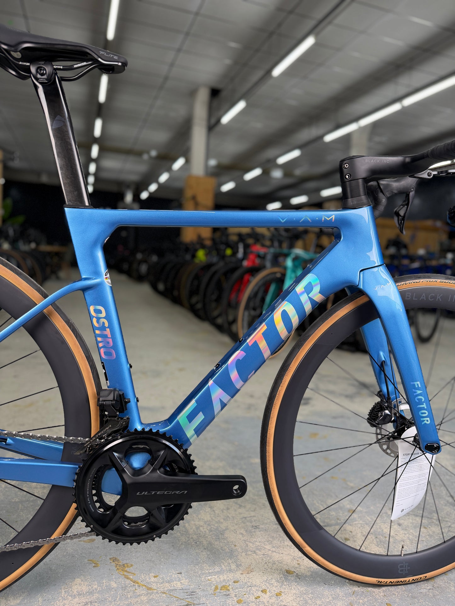NIEUW Factor Ostro VAM Di2 Carbon Racefiets