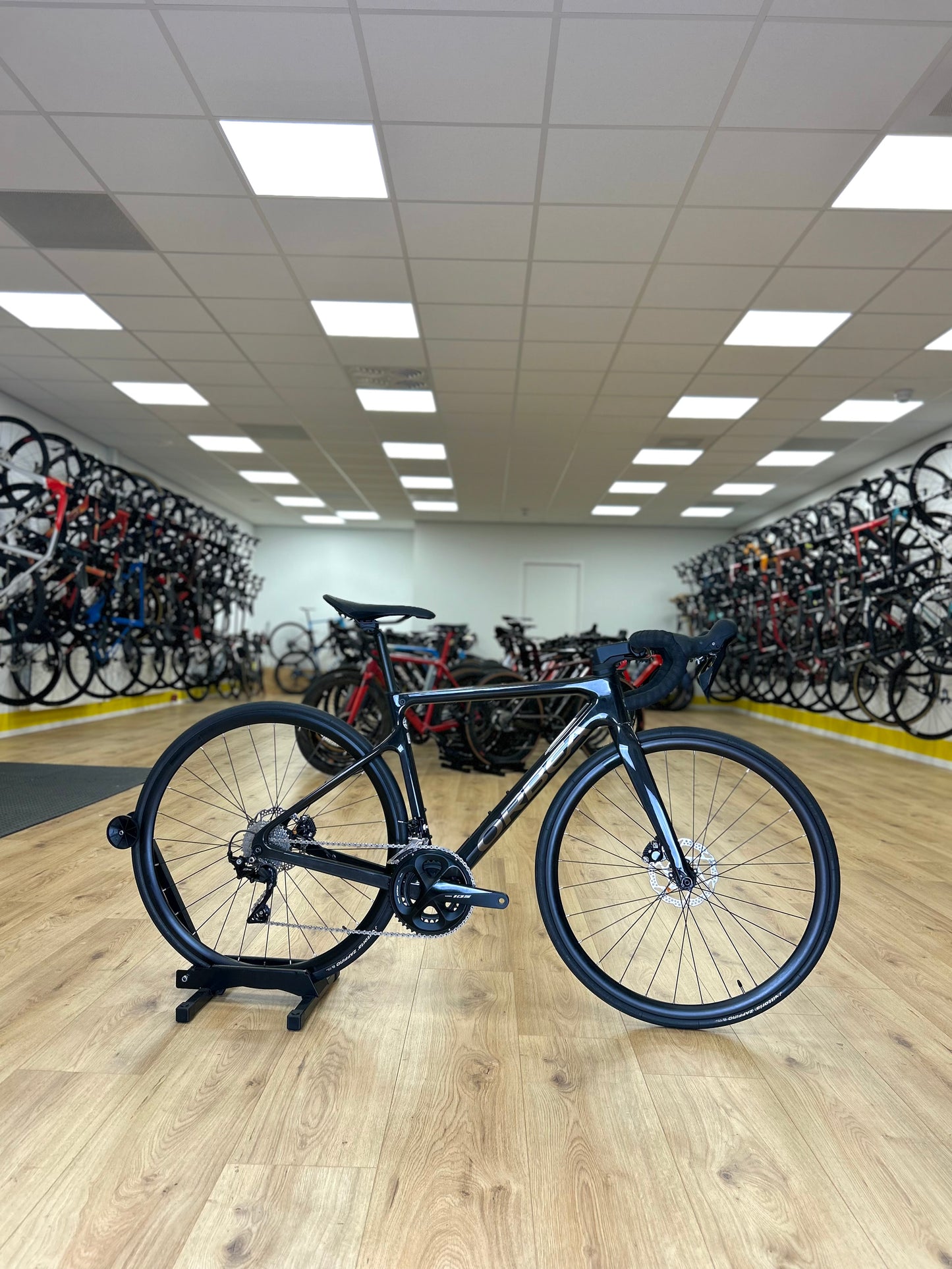 Showroom Orbea Orca M30 Carbon Disc Racefiets