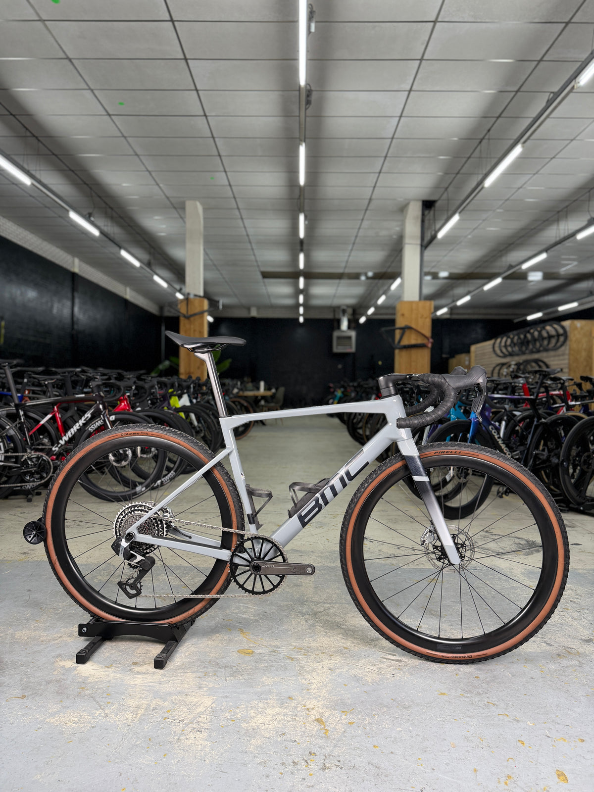 BMC Kaius 01 ONE SRAM RED eTap Gravel Fiets