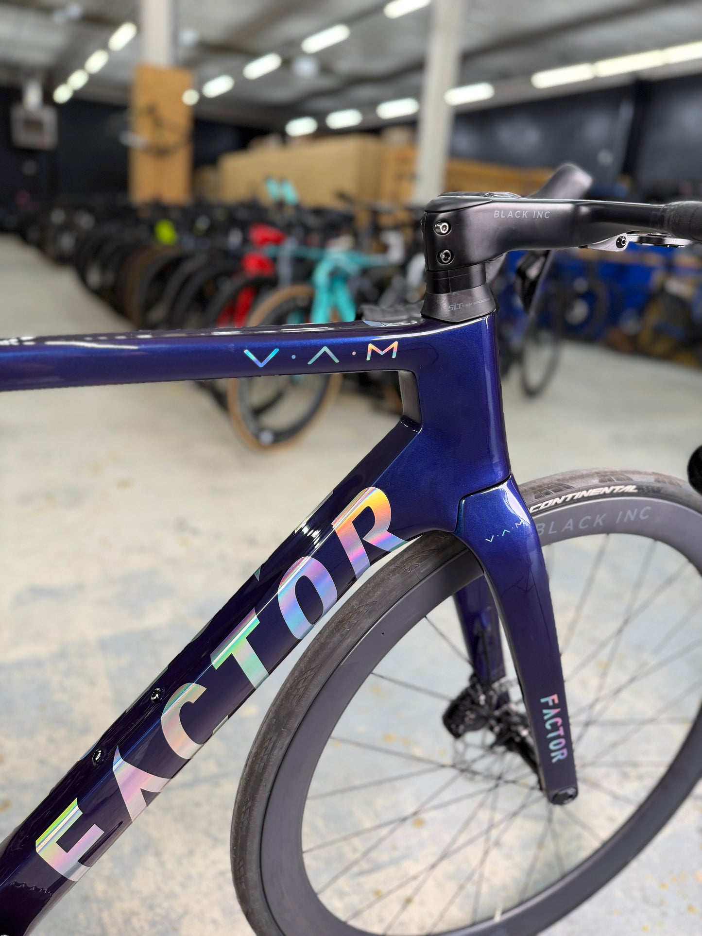 NIEUW Factor Ostro VAM Di2 Carbon Racefiets