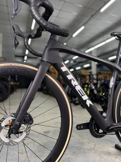 SHOWROOM Trek Domane SLR Di2 Carbon Racefiets