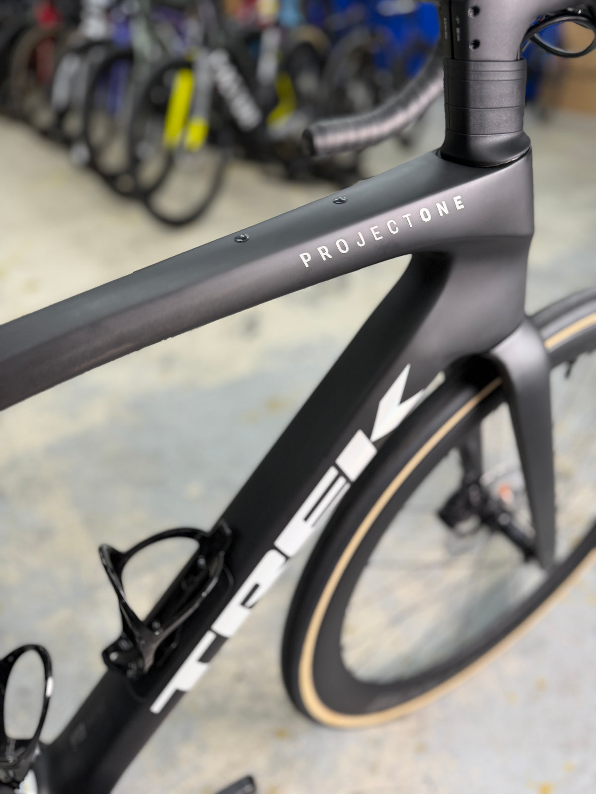 SHOWROOM Trek Domane SLR Di2 Carbon Racefiets
