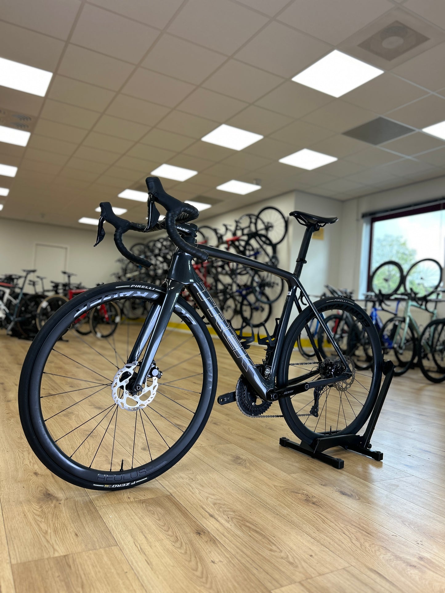 250km Trek Émonda SL6 Di2 Carbon Racefiets