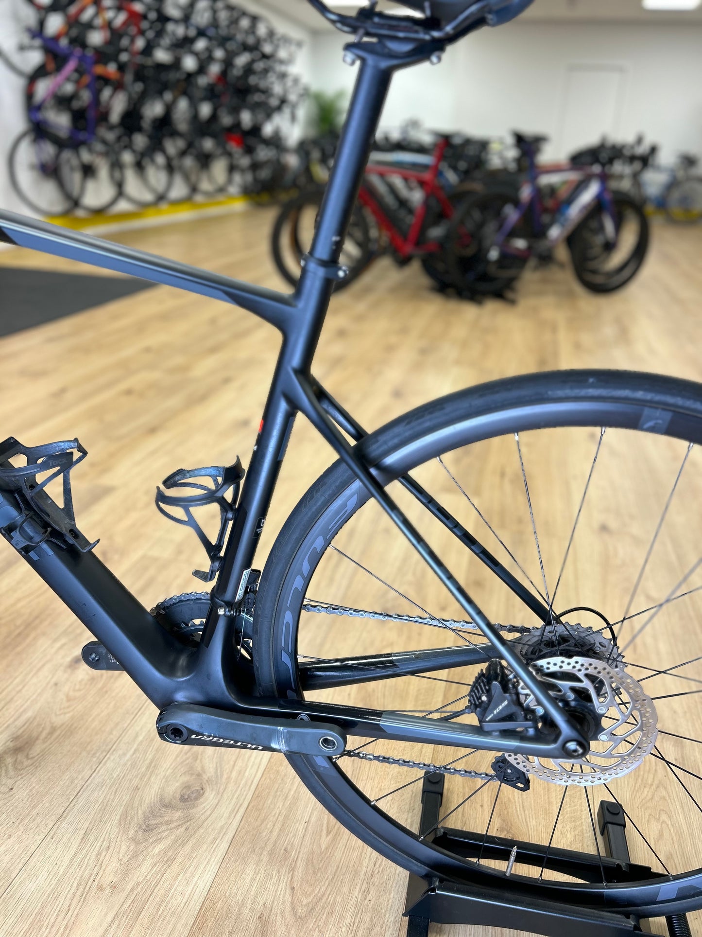 Cube Attain Ultegra Carbon Disc Racefiets