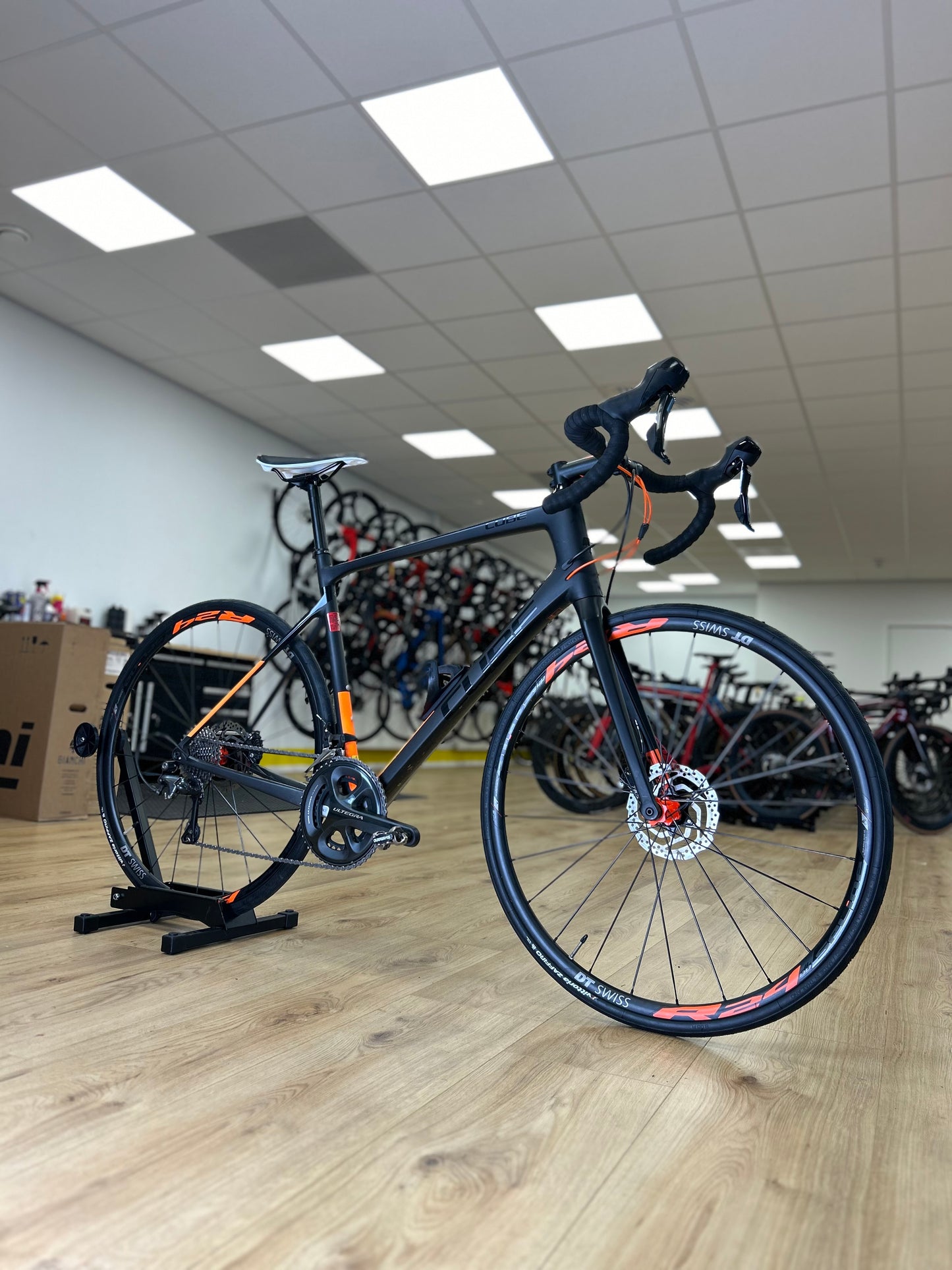 Cube Attain Ultegra Carbon Disc Racefiets