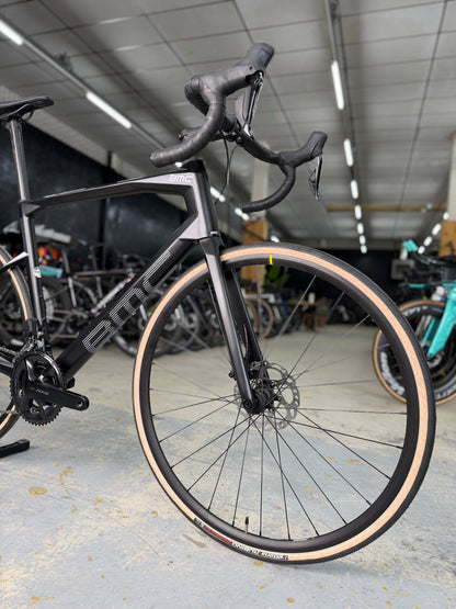 NIEUW BMC Roadmachine Four Di2 Carbon Racefiets