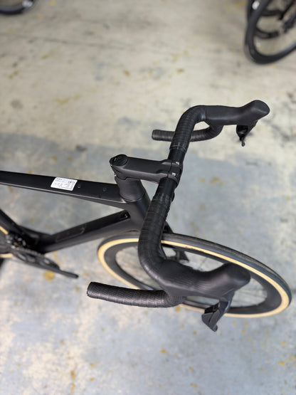 NIEUW BMC Roadmachine Di2 Carbon Racefiets