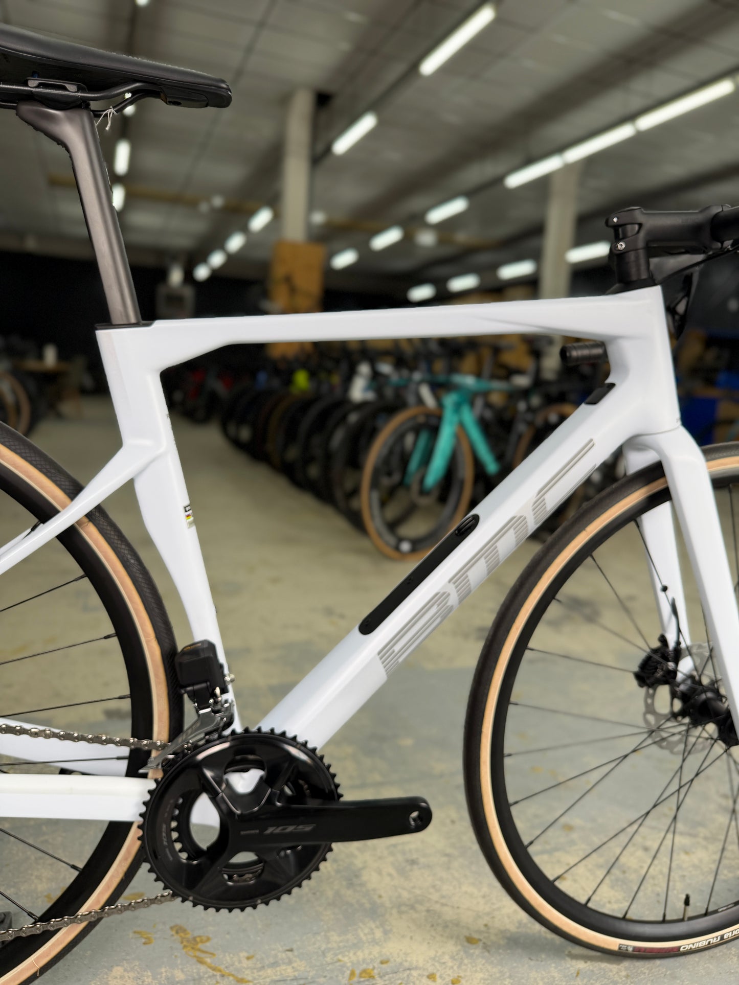 NIEUW BMC Roadmachine Four Di2 Carbon Racefiets
