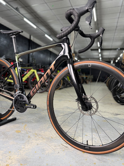 Giant Defy Advanced AXS Carbon Racefiets