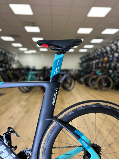 Bianchi Aquila CV Di2 Carbon Racefiets